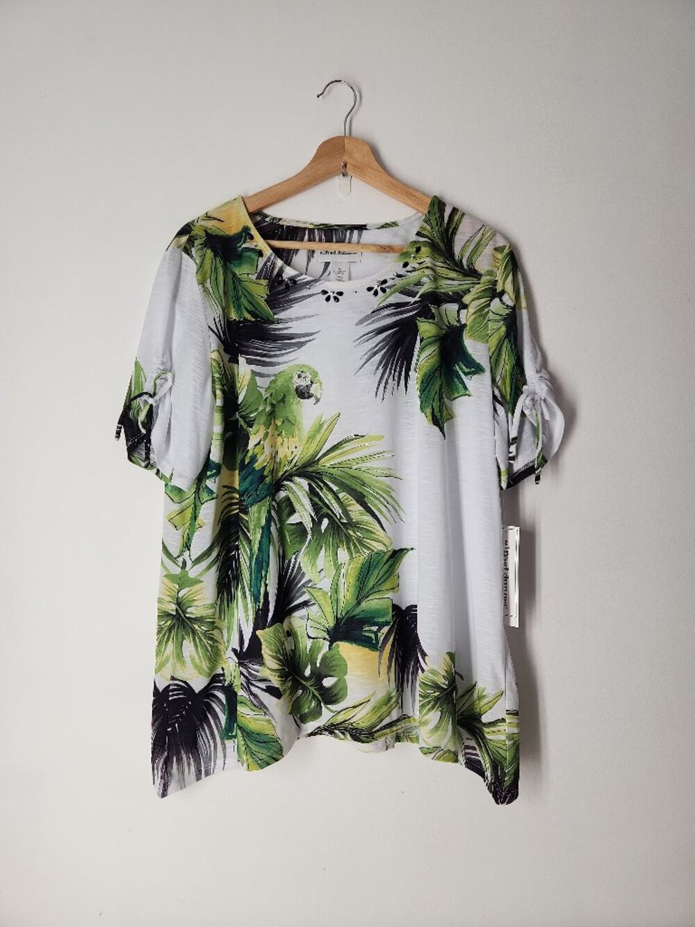 NWT Alfred Dunner Cayman Islands Tropical Parrot embellished t-shirt top XL